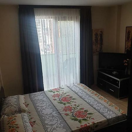 Nick Apartments Mamaia Bagian luar foto