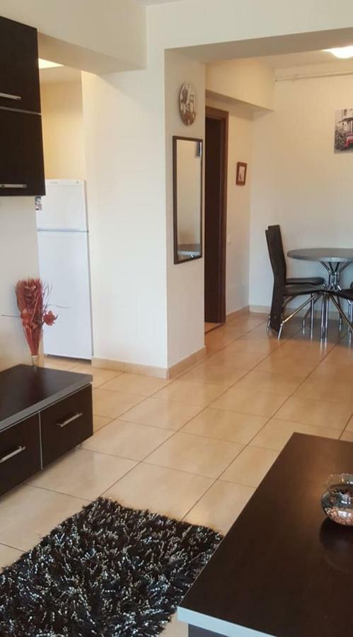 Nick Apartments Mamaia Bagian luar foto
